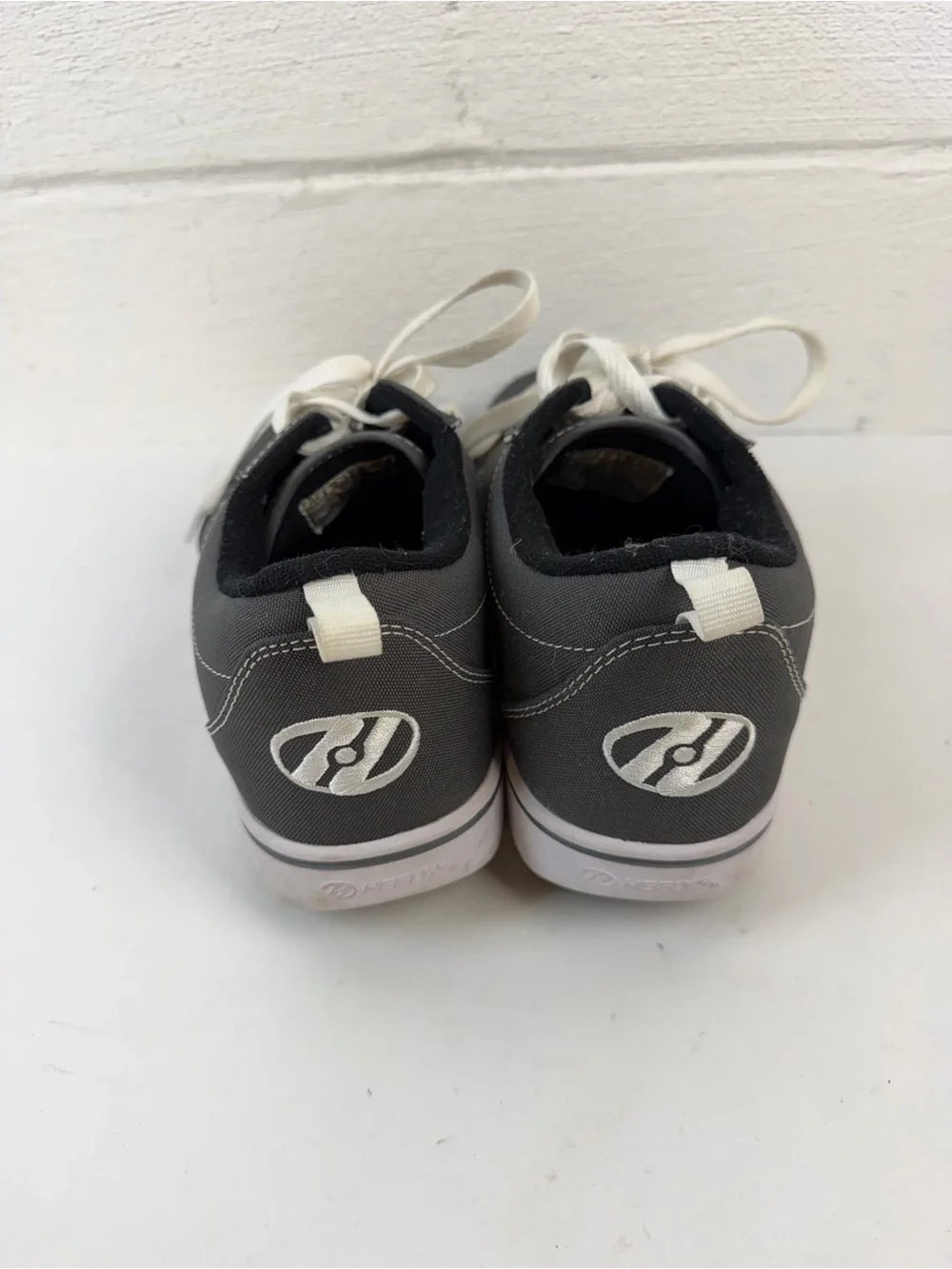 Heelys gray lace up skate sneakers, 8